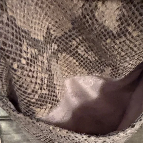 Michael Kors Elegant Snakeskin Shoulder Bag - Picture 13 of 14